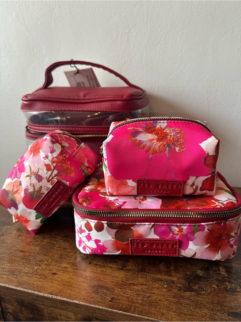 Ted Baker 4 Piece Floral Cosmetic Bag Set with 4 Logo Bags of Various Sizes NWT - Picture 2 of 4